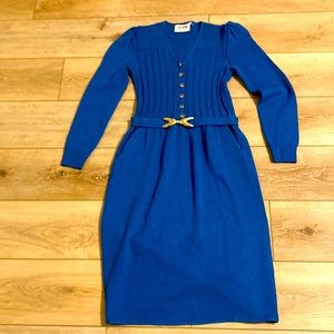 Vintage St. John knitwear with belt